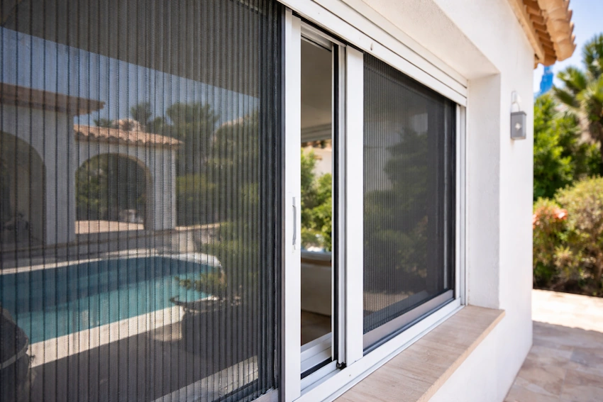 Mosquiteras enrollables instaladas en piso de Murcia