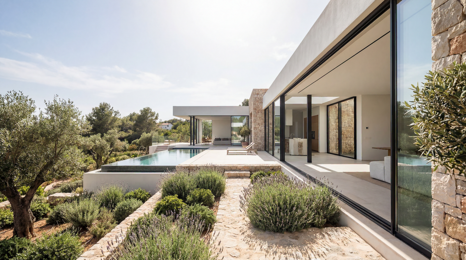 Ventanales de aluminio RPT en vivienda moderna